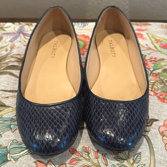 Faux Navy Snakeskin Flats with Gold Heel Accents Talbots 9M - Picture 1 of 5